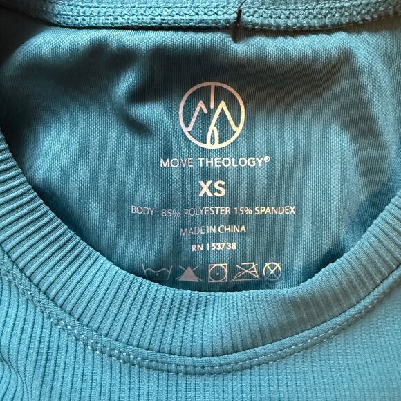 NWOT Move Theology Active Top with Built in Bra with Padding - XS - Picture 3 of 4